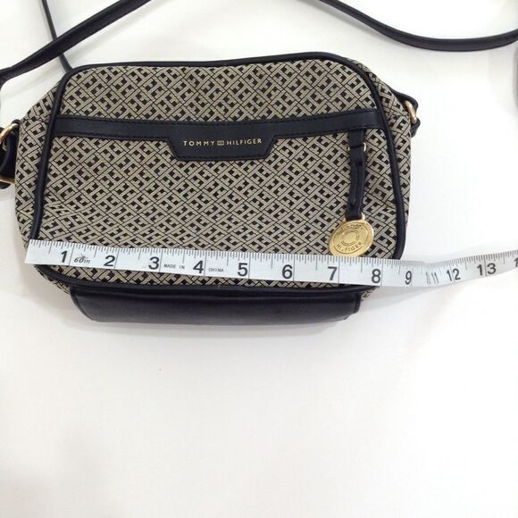 Tommy Hilfiger Camera Style Crossbody Bag - Picture 6 of 6